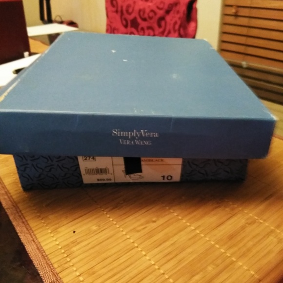 SIMPLY VERA BY VERA WANG ***MUST GO*** - Picture 4 of 4